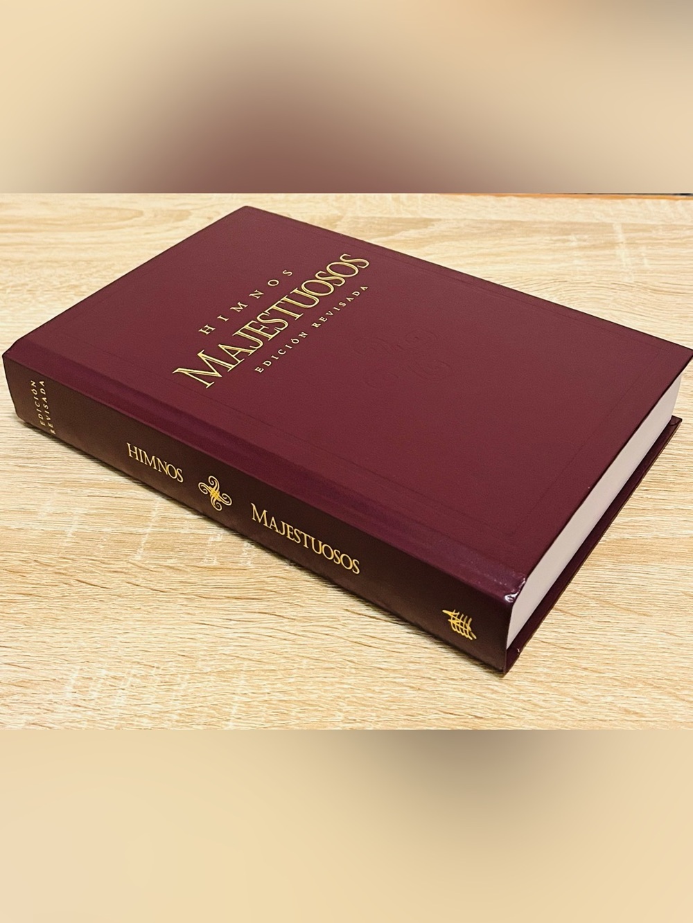 Himnos Majestuosos -Cubierta Dura Maroon (Faith Christian & Majesty Music, 2011)